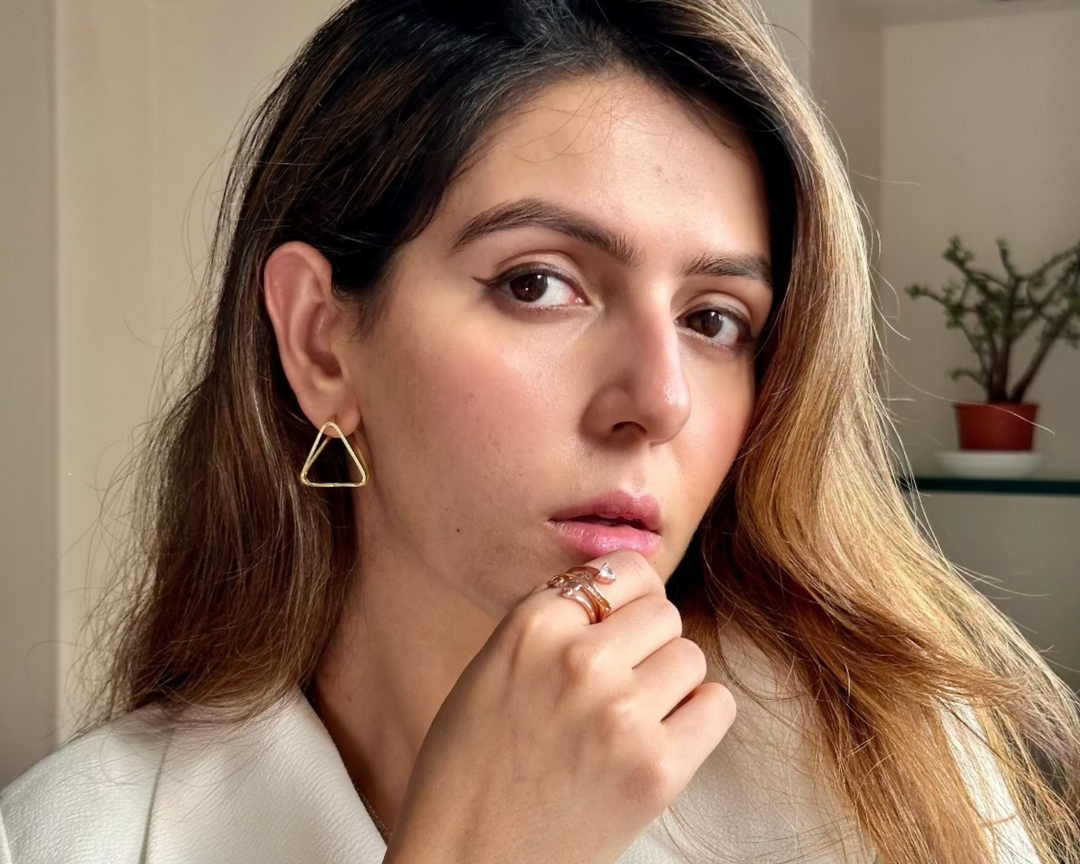 Daphne - Geometric Stud Earrings: Gold Polish