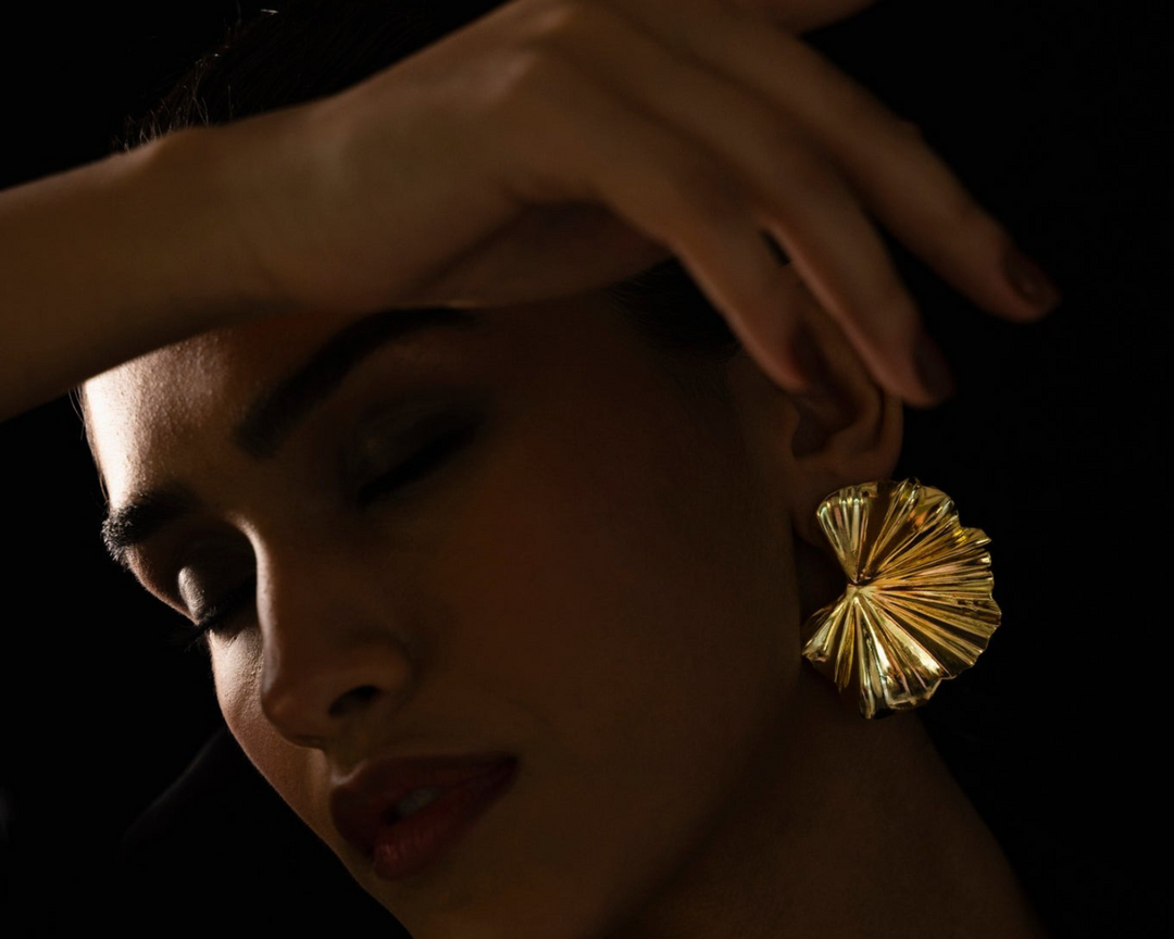 Elegant Bloom - 925 Silver Petal-Shaped Studs: Gold Rhodium Plating